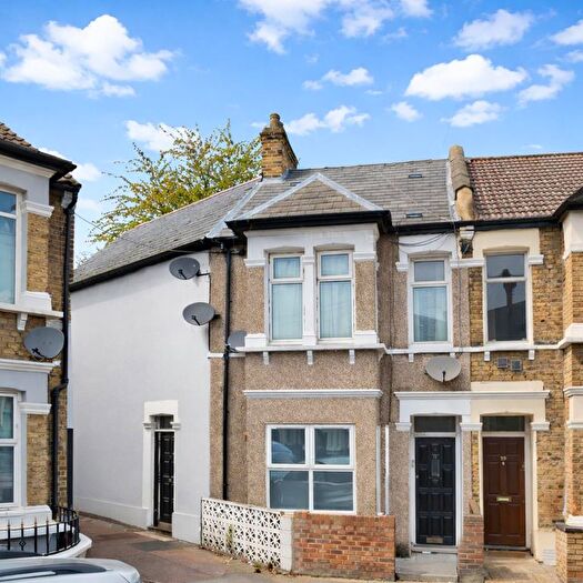 2 Bedroom Flat To Rent In Chandler Avenue, London, E16