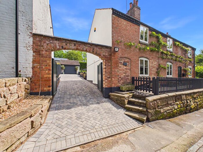 4 Bedroom Detached House For Sale In The Hollow, Mickleover, DE3