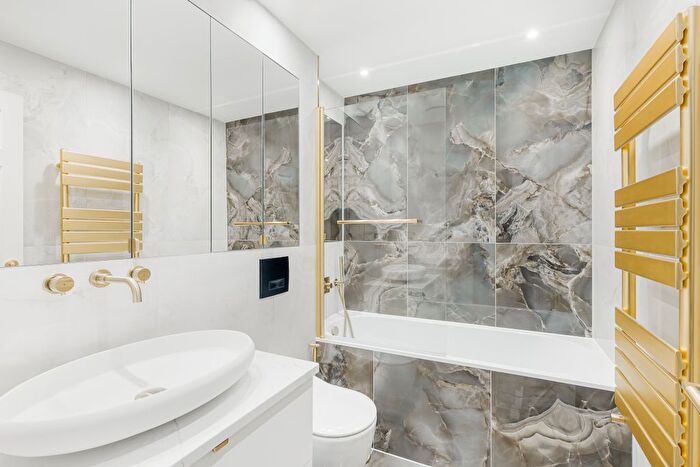 3 Bedroom Flat To Rent In Draycott Place, Chelsea, London, United Kingdom, SW3
