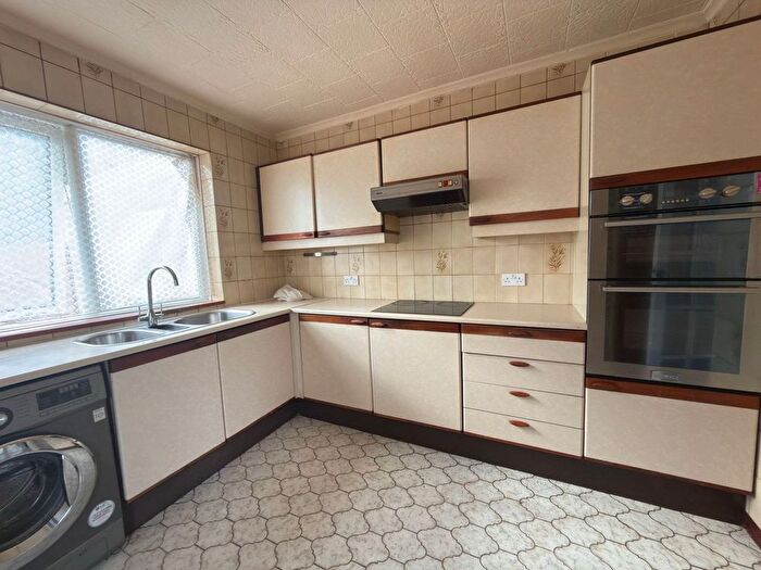 4 Bedroom Semi-Detached House To Rent In Romford, RM6