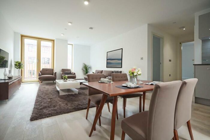 2 Bedroom Apartment To Rent In Apt :: The Quarters, M1