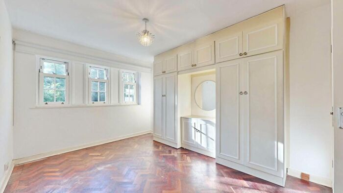 2 Bedroom Apartment For Sale In Stanhope Road, Highgate, N6