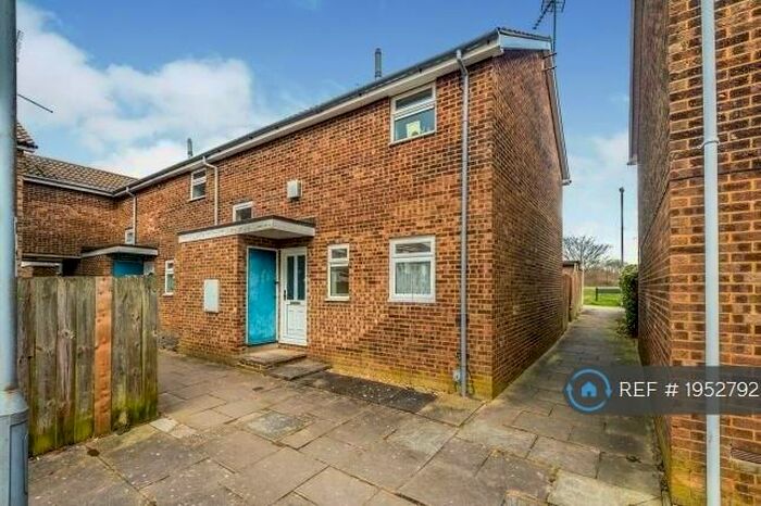 3 Bedroom End Of Terrace House To Rent In Wexham Close, Luton, LU3