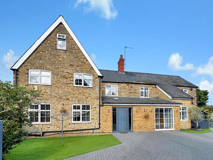 4 Bedroom Village House For Sale In High Street, Collingtree, Northampton, NN4