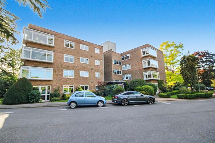 2 Bedroom Flat To Rent In Buckingham Close, Guildford, GU1