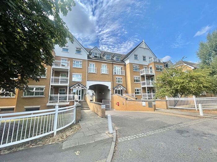 2 Bedroom Flat To Rent In High Road, Buckhurst Hill, IG9