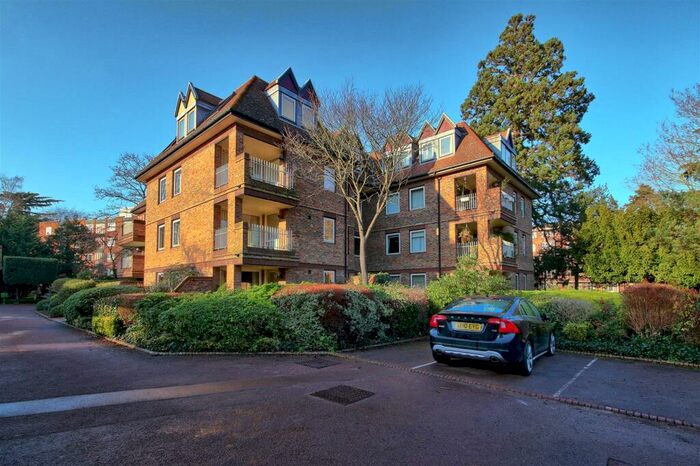 3 Bedroom Penthouse To Rent In Redwood Lodge, Grange Road, Cambridge, CB3