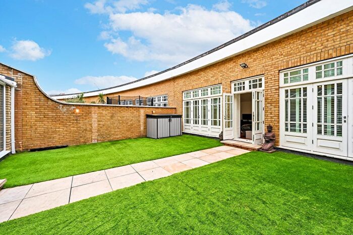 6 Bedroom Mews To Rent In Imperial Crescent, Imperial Wharf, SW6