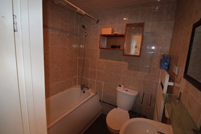 3 Bedroom Terraced House To Rent In Victoria Avenue, Hounslow, TW3