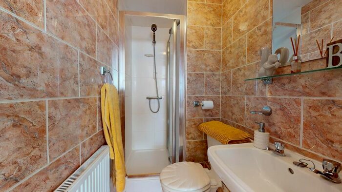 2 Bedroom Flat For Sale In Heritage Quay, Commercial Place, Gravesend, DA12