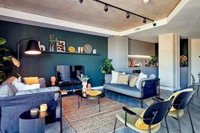 3 Bedroom Flat To Rent In Mustard Wharf At Tower Works, Industrial Collection, LS1