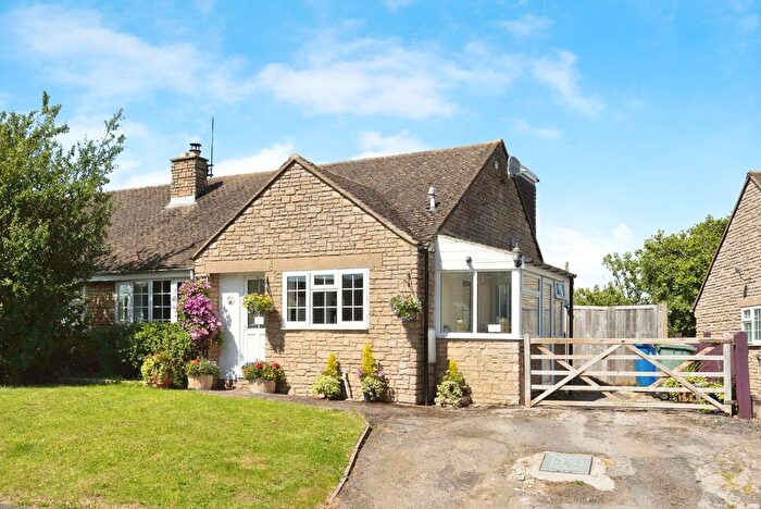 3 Bedroom Semi-Detached Bungalow For Sale In Manor Park, Claydon, OX17