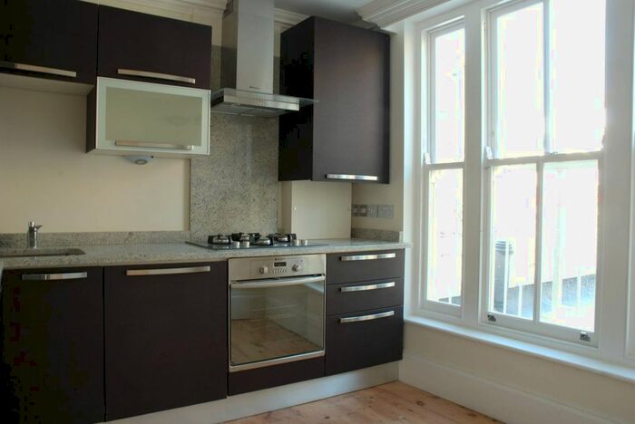 2 Bedroom Flat To Rent In Alexander Road, Holloway, London, N19