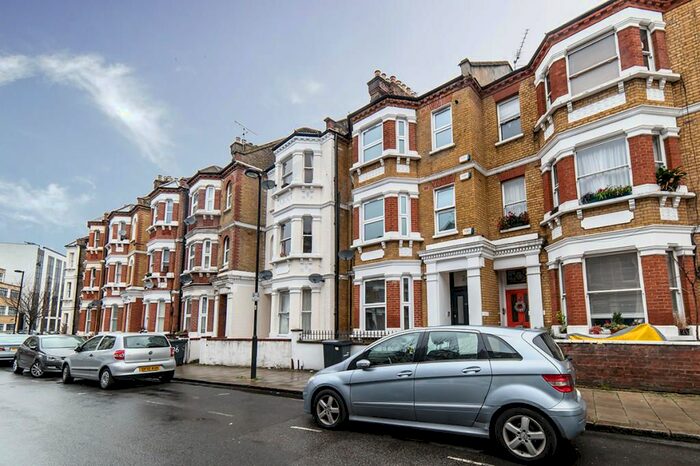 2 Bedroom Flat To Rent In Handforth Road, Oval, SW9