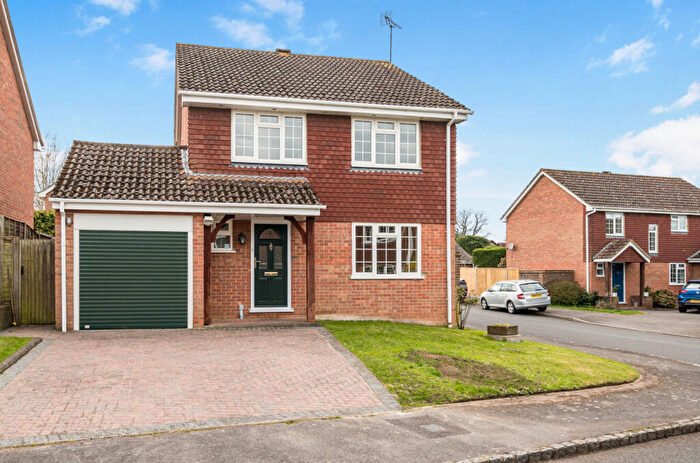 4 Bedroom Detached House For Sale In Oaktree Drive, Hook, Hampshire, RG27