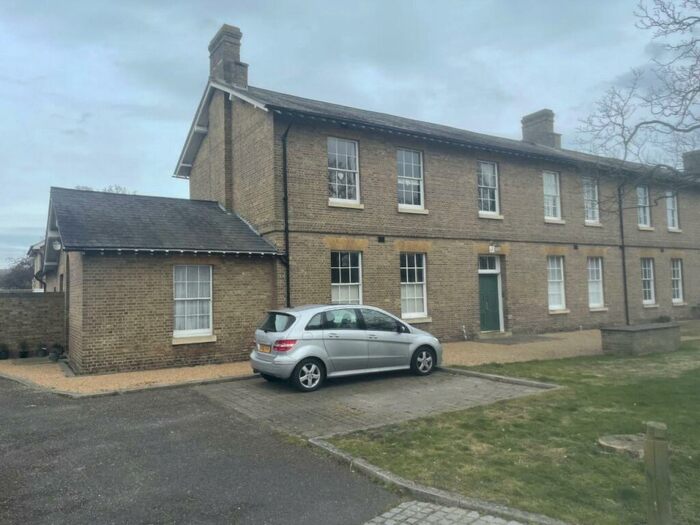 4 Bedroom House To Rent In Horseshoe Crescent, Shoeburyness, Southend-on-Sea, Essex, SS3