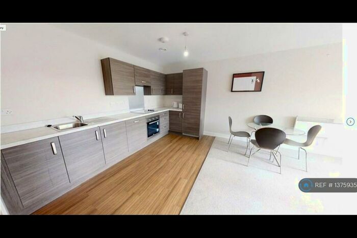 2 Bedroom Flat To Rent In Bridgewater Point, Salford, M5