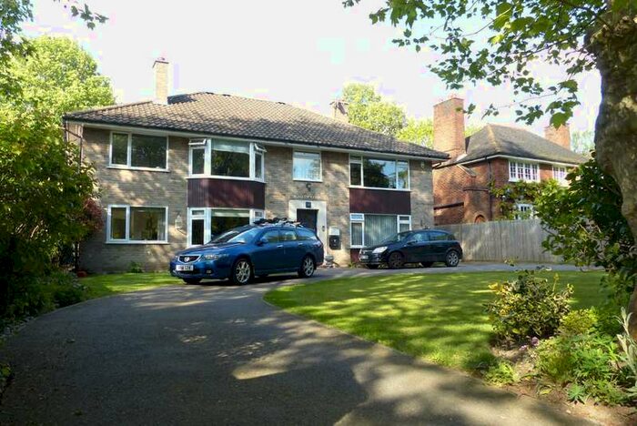 2 Bedroom Apartment To Rent In Park Road, Beckenham, Kent, BR3