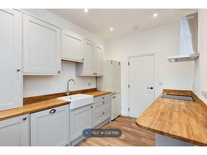 1 Bedroom Flat To Rent In The Avenue, Cirencester, GL7