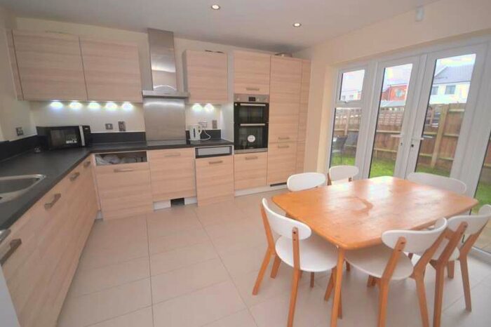 4 Bedroom Town House To Rent In Drake Way, Kennet Island, RG2