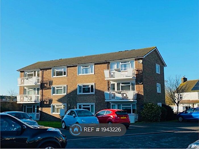 2 Bedroom Flat To Rent In Hardy Close, Horsham, RH12