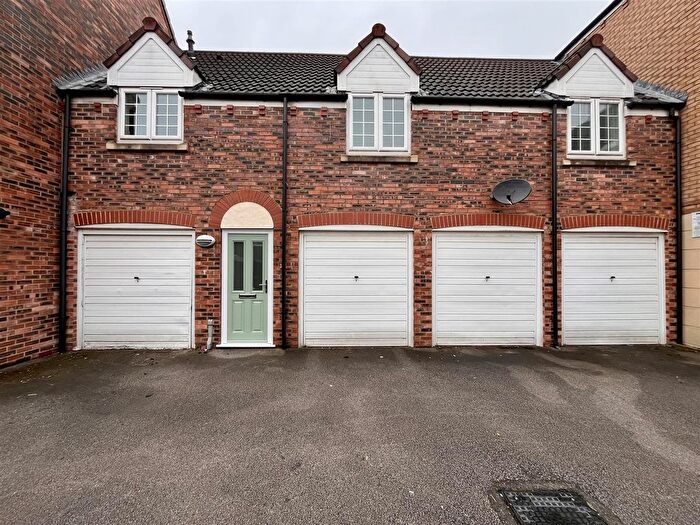 2 Bedroom Flat For Sale In Scholars Gate, Garforth, Leeds, LS25