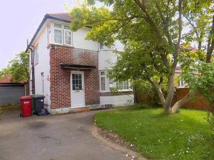 3 Bedroom Semi-Detached House To Rent In Parkland Avenue, Slough, SL3