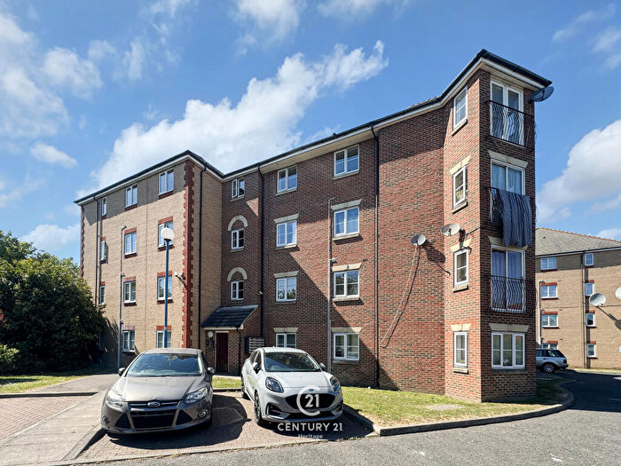 2 Bedroom Flat For Sale In Arncroft Court, Great Galley Close, Barking, IG11