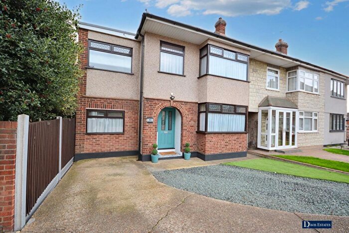 4 Bedroom Semi Detached House For Sale In Orchard Avenue, Rainham, RM13