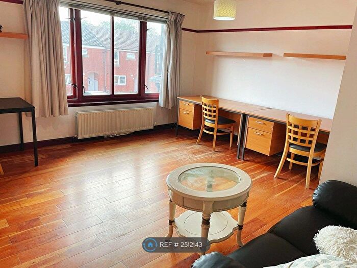 2 Bedroom Flat To Rent In Walker St, Glasgow, G11