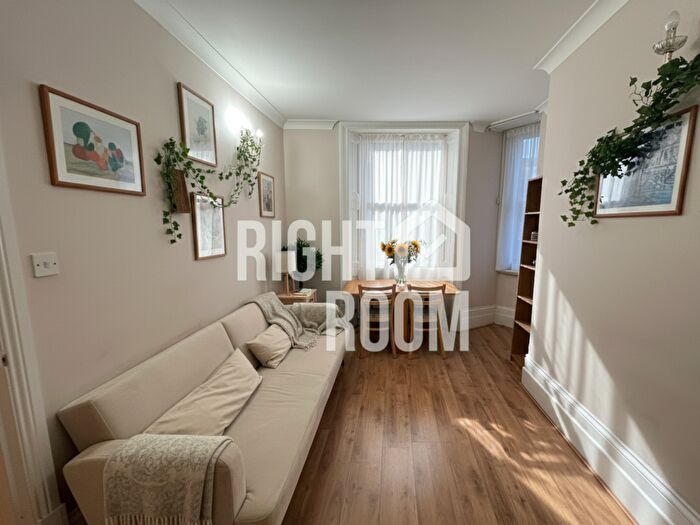 1 Bedroom Flat To Rent In Bed Apartment, Great Russell Street, WC1B
