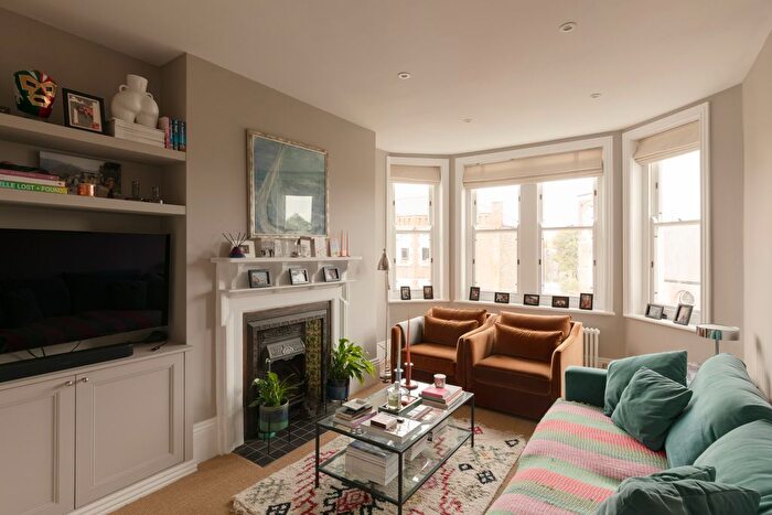 3 Bedroom Flat For Sale In Camberwell New Road, Camberwell, SE5