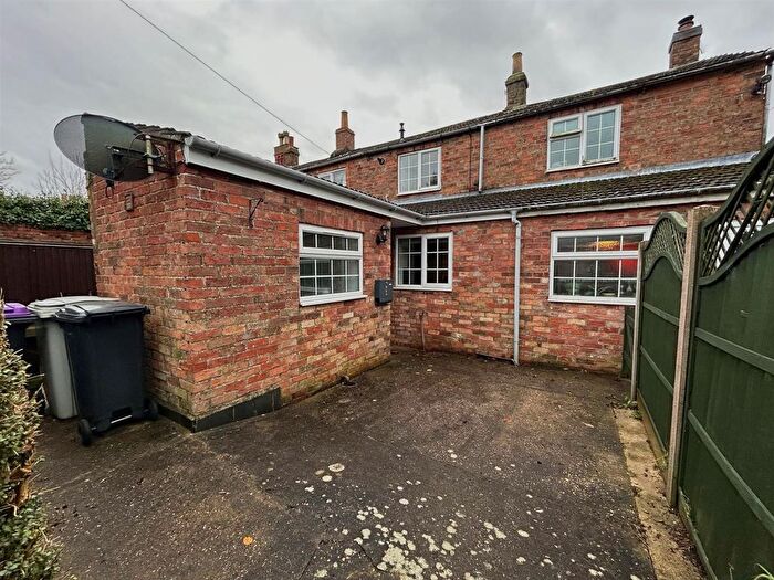2 Bedroom Cottage To Rent In Grimsby Road, Louth, LN11