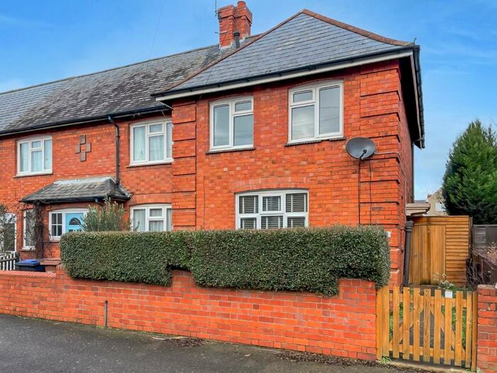 3 Bedroom End Of Terrace House To Rent In Queensland Gardens, Kingsthorpe, Northampton, NN2