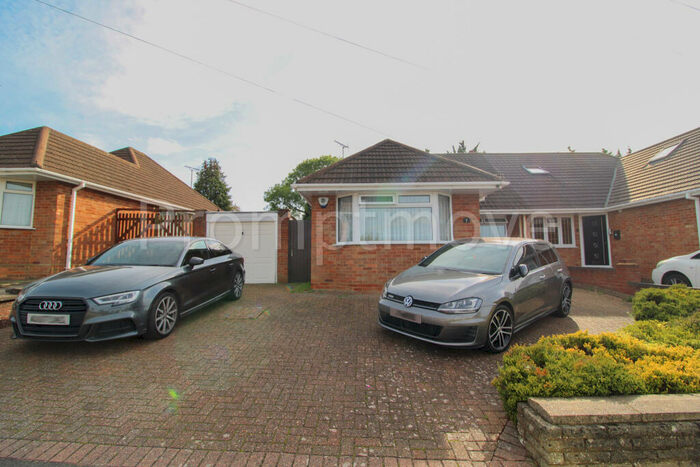2 Bedroom Semi-Detached Bungalow To Rent In Sandgate Road Luton, LU4