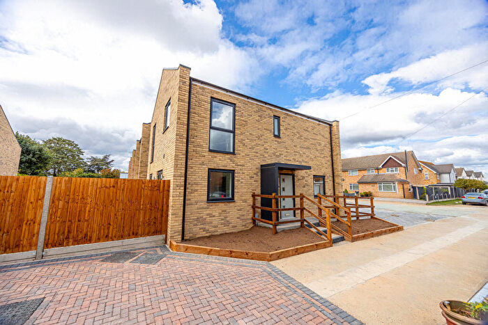 3 Bedroom Detached House For Sale In Grosvenor Road, Orsett, RM16
