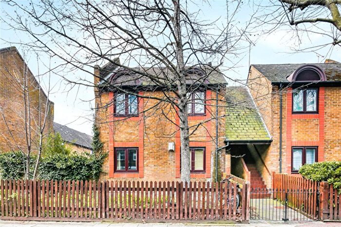 1 Bedroom Flat To Rent In Isambard Place, Rotherhithe, London, SE16