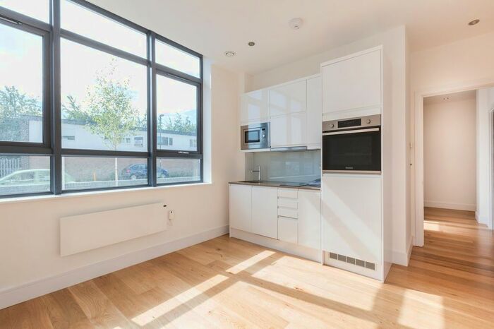 1 Bedroom Flat To Rent In Burrell Road, Haywards Heath, RH16