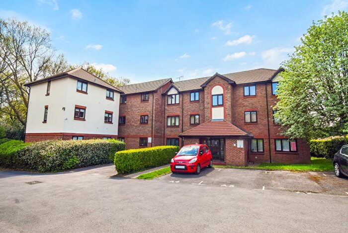 1 Bedroom Flat For Sale In Littlebrook Avenue, Near Burnham, Berkshire, SL2