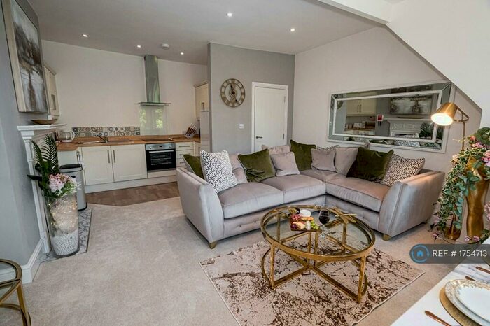 2 Bedroom Flat To Rent In Approach Road, Poole, BH14