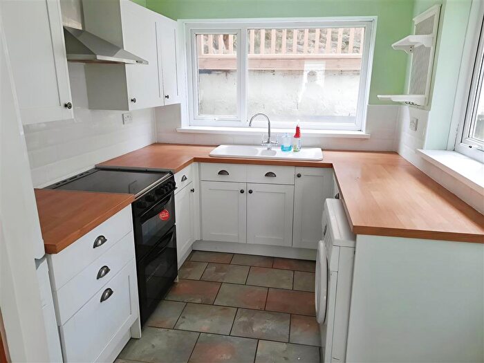 3 Bedroom House To Rent In Pleasant View Terrace, Swansea, SA1