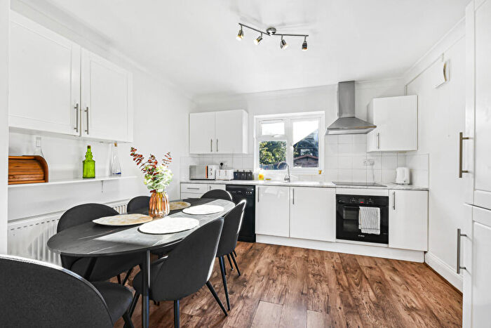 2 Bedroom Flat To Rent In Olive Road, Mapesbury, NW2