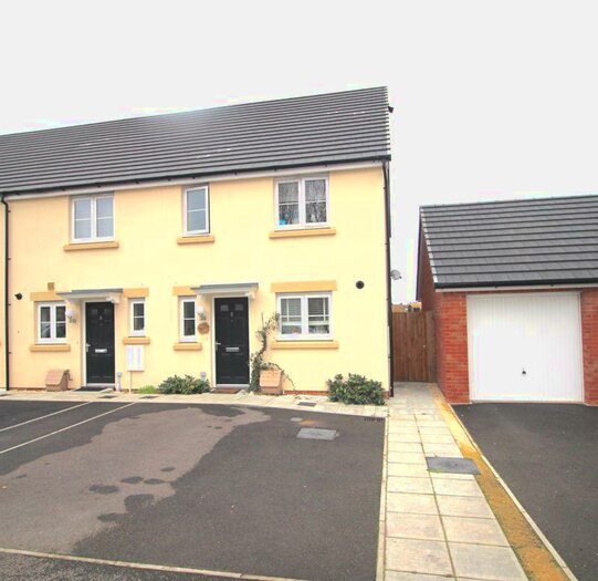 3 Bedroom End Of Terrace House To Rent In Bedroom Property To Rent, Jutland Avenue, Stratton, SN2