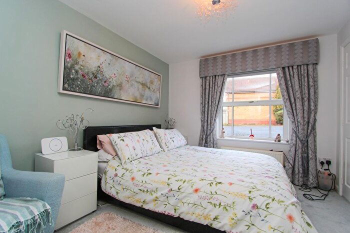 2 Bedroom Flat For Sale In Gunner Grove, Montgomery House, B75