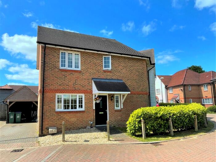 3 Bedroom Semi-Detached House For Sale In Lancaster Drive, Hawkinge, Folkestone, CT18