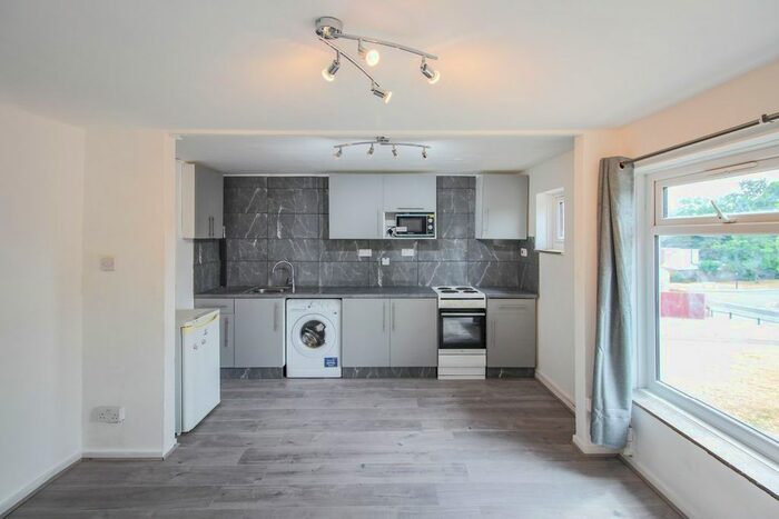 1 Bedroom Flat To Rent In Turkey Street, Enfield, EN1