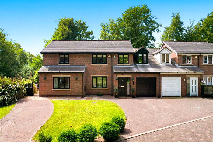 4 Bedroom Link Detached House For Sale In The Grange, Wilpshire, BB1