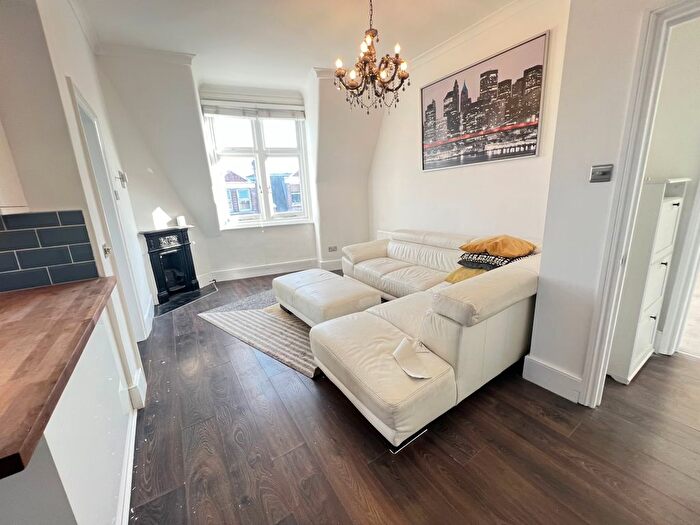 2 Bedroom Flat To Rent In Tottenham Lane, London, N8