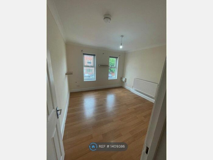 2 Bedroom Flat To Rent In Abercromby Avenue, High Wycombe, HP12