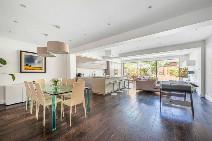 5 Bedroom Semi-Detached House To Rent In The Vale, Golders Green, London, NW11